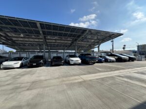 PHOTO Rivian Electric Pickups Charging At Tesla Diner In Hollywood California