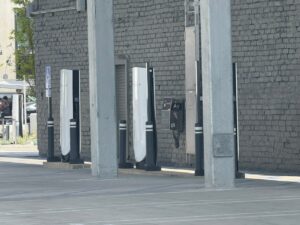PHOTO Tesla Owners Can Put Air In Their Car Tires At Tesla Diner