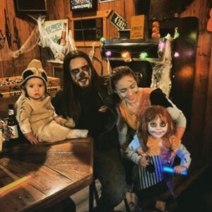 PHOTO Wess Roley And His Family Dressed Up For Halloween