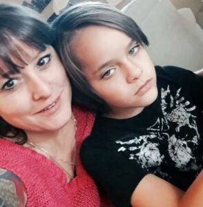 PHOTO Wess Roley Looking Disturbed In Selfie With His Mother