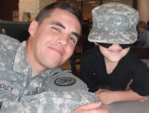 PHOTO Wess Roley Wearing A Bucket US Army Had With His Dad