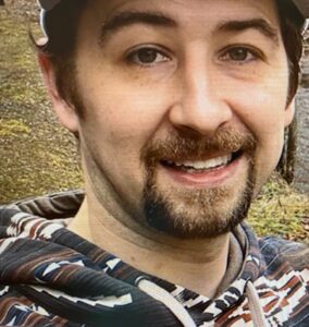 PHOTO Austin Robert Drummond Wearing A Hoodie And Baseball Cap