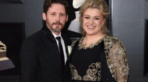 PHOTO Brandon Blackstock In A Hotel Room With A Very THICK Kelly Clarkson After Dinner