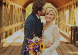 PHOTO Brandon Blackstock Kissing Kelly Clarkson On The Head