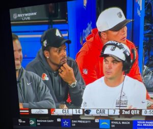 PHOTO DeShaun Watson Sitting On Cleveland Browns Bench Realizing Shedeur Sanders Is Ending His Career