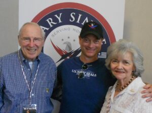 PHOTO Gary Sinise With Jim Lovell Before He Died