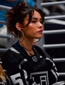 PHOTO How Madison Beer Actually Looks Before Justin Herbert Ruins Her