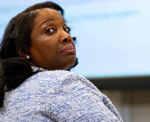 PHOTO Lisa Cook Smug Look On Her Face