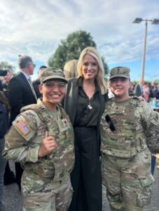 PHOTO Pam Bondi Posing With US National Guard Members In DC