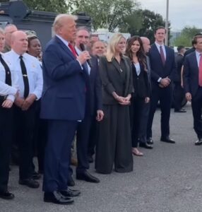 PHOTO Pam Bondi Wearing Pants So Baggy Standing Next To Donald Trump It Looks Like She's Not Wearing Any Shoes
