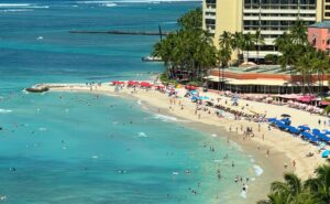 PHOTO Calm Before The Storm In Waikiki Hawaii Before Hurricane Kiko Hits