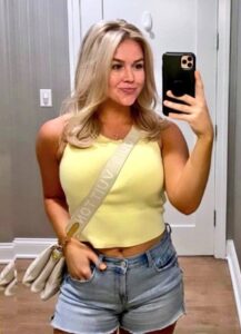 PHOTO Karoline Leavitt Can't Go Anywhere Without Sporting A $2K Handbag