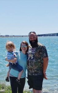 PHOTO Original Picture Of Thomas Jacob Sandford At The Beach With His Wife And Kid