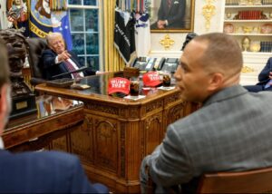 PHOTO Trump 2028 Hats On Resolute Desk During Trump's Oval Office Meeting With Chuck Schumer And Hakeem Jeffries