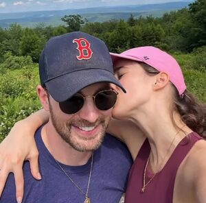 PHOTO Alba Baptista Kissing Her Husband