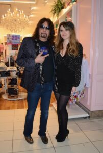 PHOTO Kobie Thatcher When She Met Ace Frehley In 2018