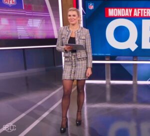 PHOTO Shae Cornette Showing Off Her Legs In Tights