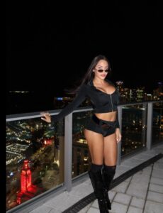 PHOTO Austin Reaves Really Wanted This Baddie