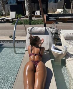 PHOTO Girl Austin Reaves Was DM'ing Sunbathing In Cabo Mexico