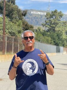 PHOTO John Beam In Front Of The Hollywood Sign