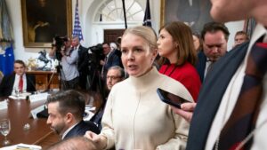 PHOTO Karoline Leavitt With Communist Hair Like A 58-Year-Old Abandoned First Wife Of A Soviet Politician