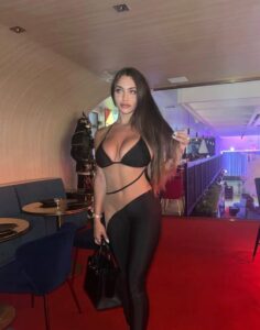 PHOTO OF Girls Austin Reaves Was Hitting On Dresses Like A Slut