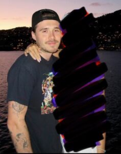 PHOTO Brooklyn Beckham Is 26 Years Old And Doesn't Actually Work