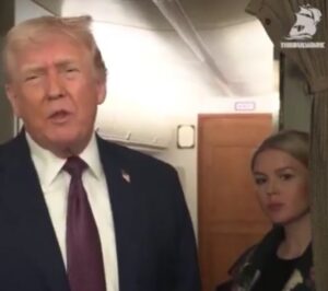 PHOTO Karoline Leavitt Looks Like A Hostage Whose Big Lucious Lips Are Required To Do The Unthinkable Next To Donald Trump