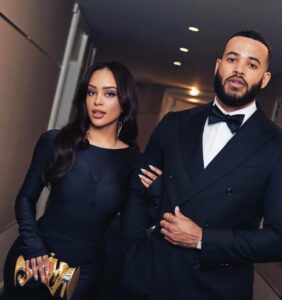 PHOTO Kristy Scott Looking Like A Gold Digger