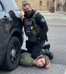 PHOTO Renee Nicole Good Getting A Knee To The Neck From A Federal Agent