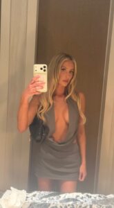 PHOTO Alix Earle Side Tits In Grey Dress