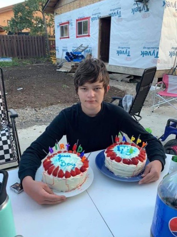 PHOTO Jesse Strang Celebrating His Birthday With Two Birthday Cakes