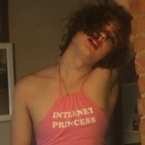 PHOTO Jesse Strang Wearing Internet Princess Top