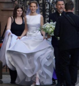 PHOTO Maya Hawke With Her Parents At Her Wedding