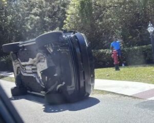 PHOTO HD Picture Of Tiger Woods On The Phone By Fire Hydrant After Wrecking Range Rover In Jupiter Island