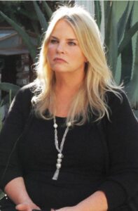 PHOTO Jennifer Runyon Wearing Very Expensive Marble Necklace