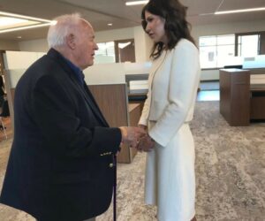 PHOTO Kristi Noem With Denny Sanford