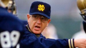 PHOTO Lou Holtz In A Notre Dame Fighting Irish Hat Coaching Em Up