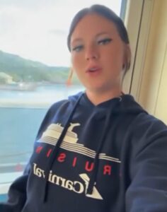 PHOTO Anna Kepner In Carnival Cruise Hoodie