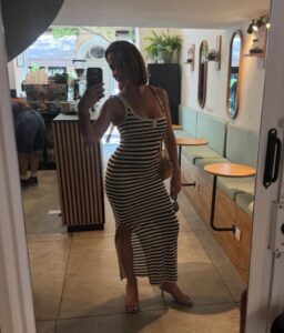 PHOTO Dianna Russini Takes Mirror Selfies Way Too Often