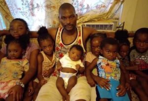 PHOTO Shamar Elkins With All 8 Of His Kids