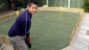 PHOTO Aaron Rai At 15 Years Old Practicing On Putting Green In England