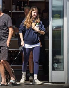 PHOTO Barbara Palvin Walking With Her Dog On Leash And Buying Snacks While Pregnant