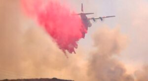 PHOTO Airplane Doing Huge Drop On Sorrento Valley Fire