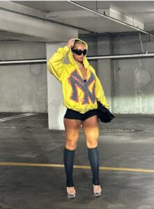 PHOTO Mar Milne Showing Off Ripped Legs And Wearing New York Yankees Hoodie