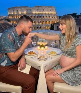 PHOTO Pregnant Taylor Swift Eating Dinner